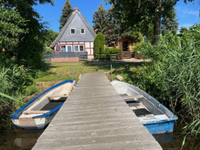 Haus am See mit Steg, Boot, Kamin und Sauna - Mecklenburgische Seenplatte in Blankensee